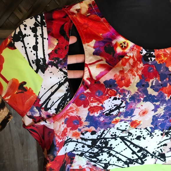 🦋 Floral Multicolored Top - Picture 3 of 10